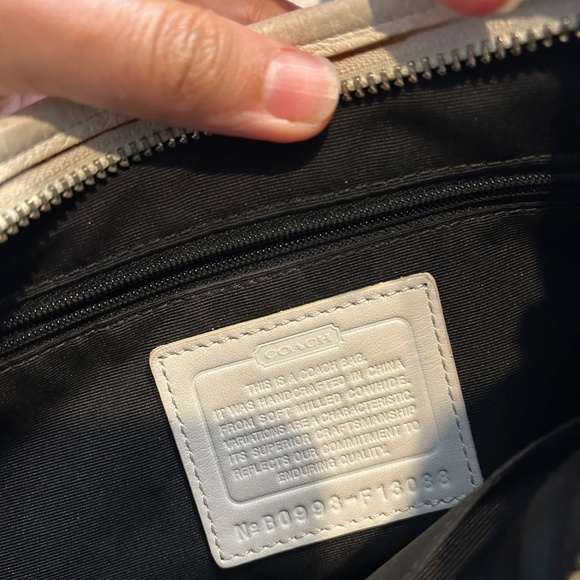 Authentic Coach All Leather White Purse - Picture 7 of 17